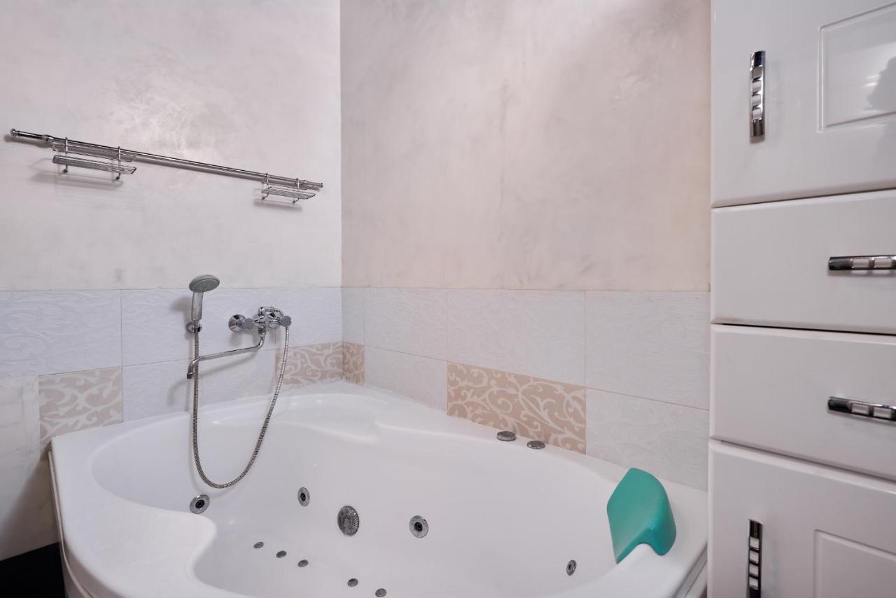 Special Flat With Great Central Location Kharkiv Exterior photo